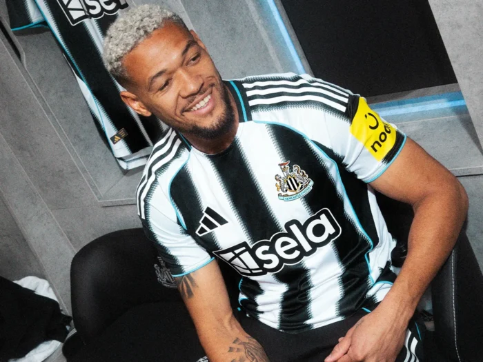 Camiseta titular del Newcastle United 2025-2026: inspirada en el «shepherd’s check»