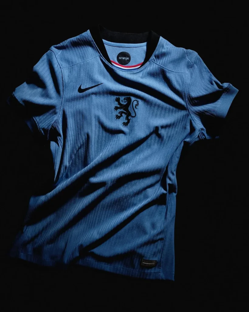Las camisetas de las Leonas Naranjas para la Eurocopa 2025 se inspiran en el Total 90