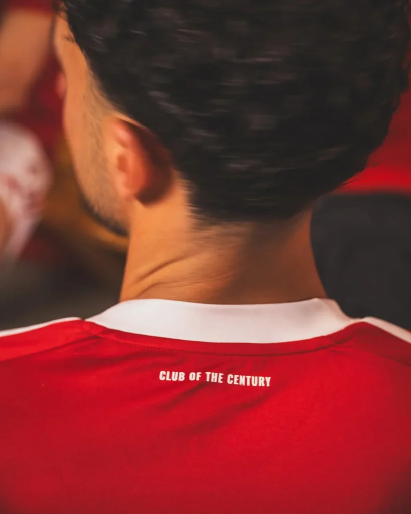 Al Ahly presenta sus camisetas 2025-2026 con adidas: retro en casa y un águila negra fuera