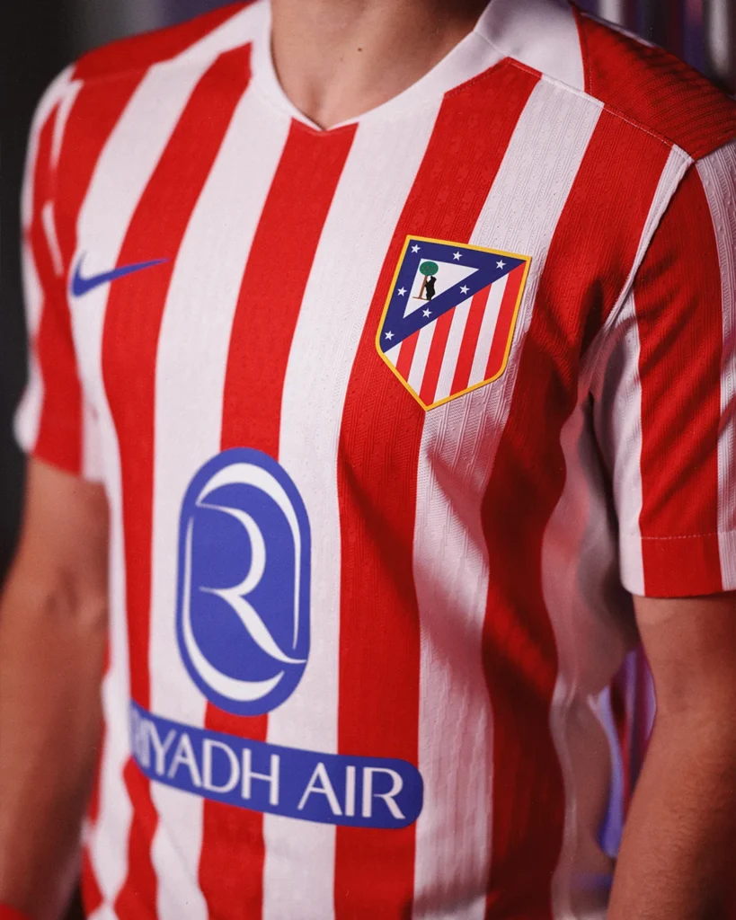 La camiseta local del Atlético de Madrid 2025-2026 recupera el estilo clásico