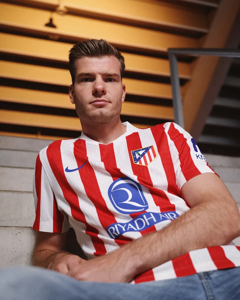 La camiseta local del Atlético de Madrid 2025-2026 recupera el estilo clásico