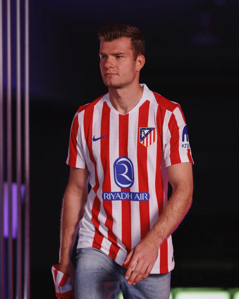 La camiseta local del Atlético de Madrid 2025-2026 recupera el estilo clásico