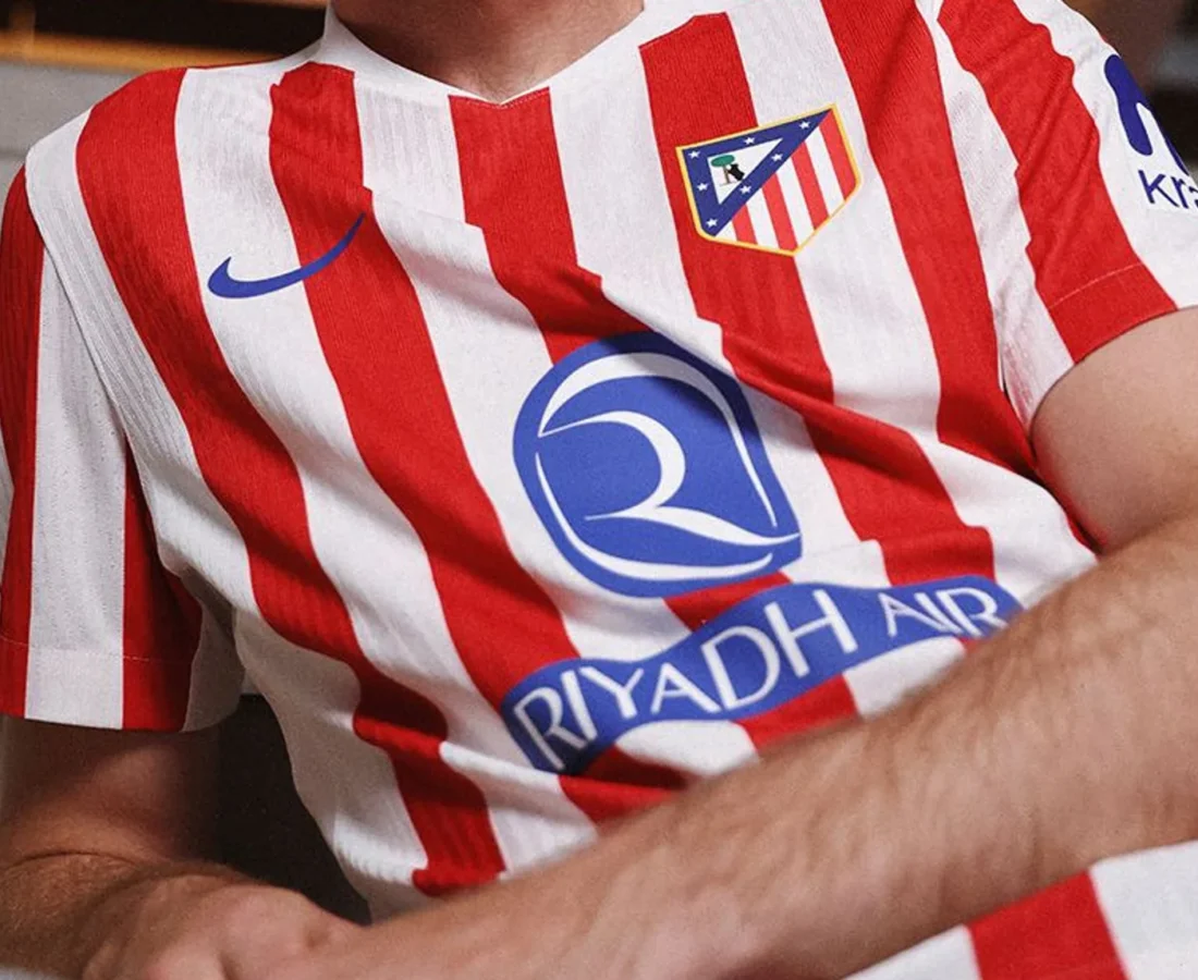 La camiseta local del Atlético de Madrid 2025-2026 recupera el estilo clásico