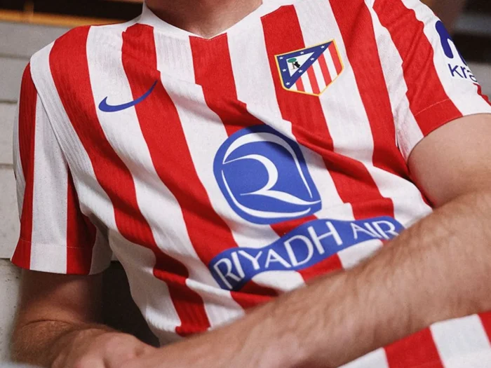 La camiseta local del Atlético de Madrid 2025-2026 recupera el estilo clásico