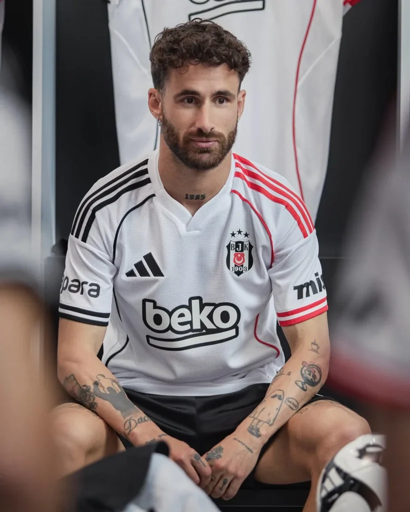 Beşiktaş presenta sus camisetas 2025-2026 con la plantilla adidas TIRO25