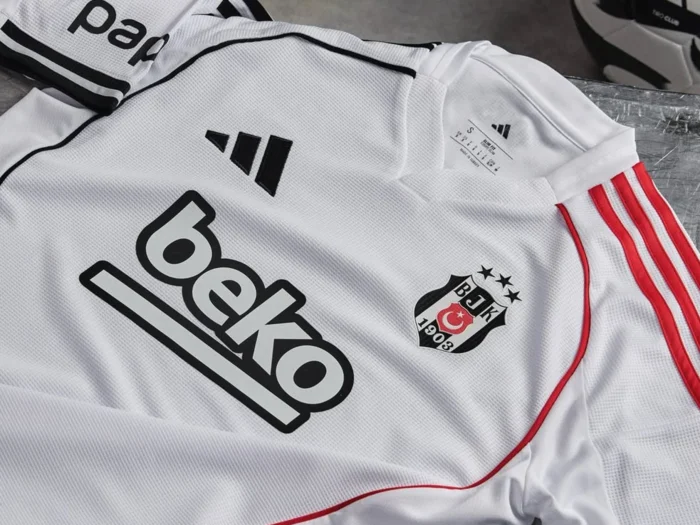 Beşiktaş presenta sus camisetas 2025-2026 con la plantilla adidas TIRO25