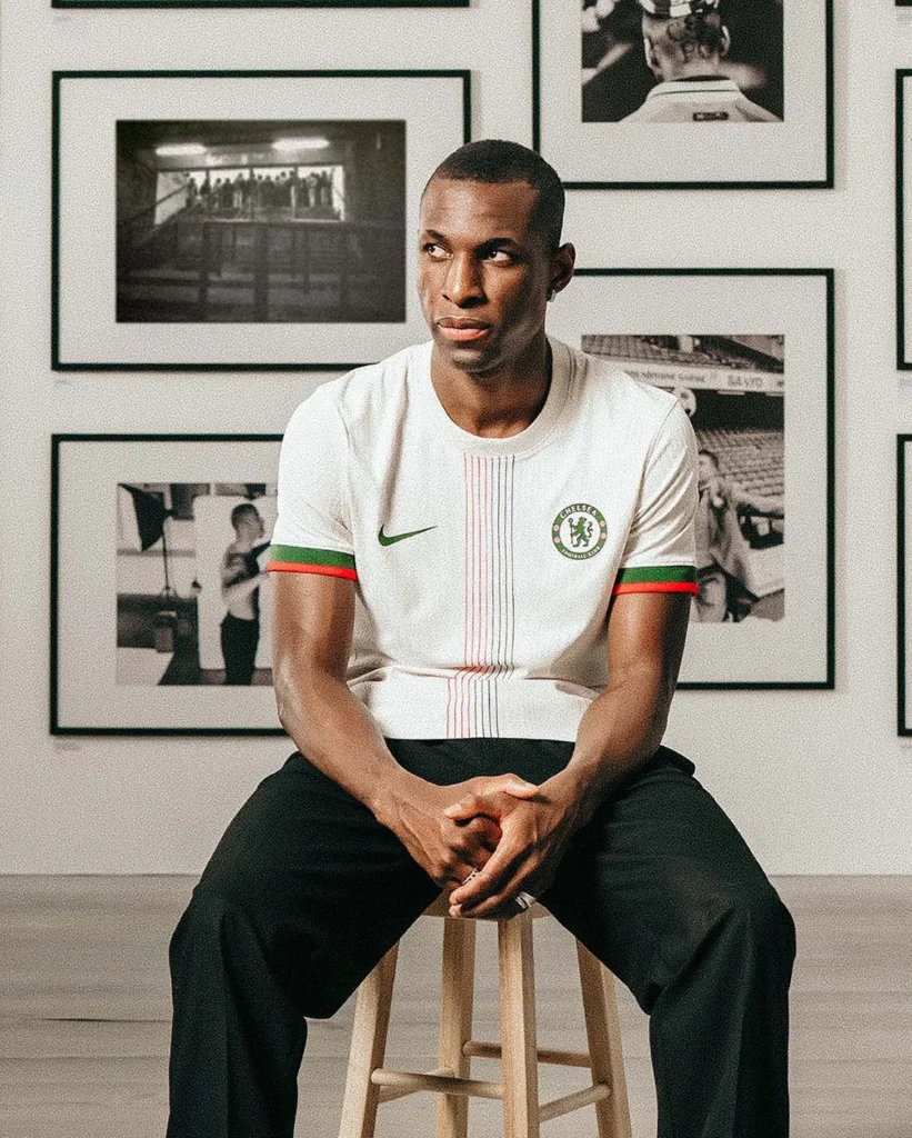 El Chelsea rescata su camiseta visitante de 1974-1975 en una obra maestra londinense