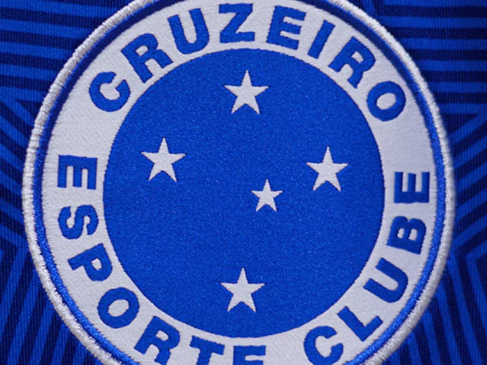 Cruzeiro presenta sus camisetas 2025-2026 con adidas y un himno hecho diseño