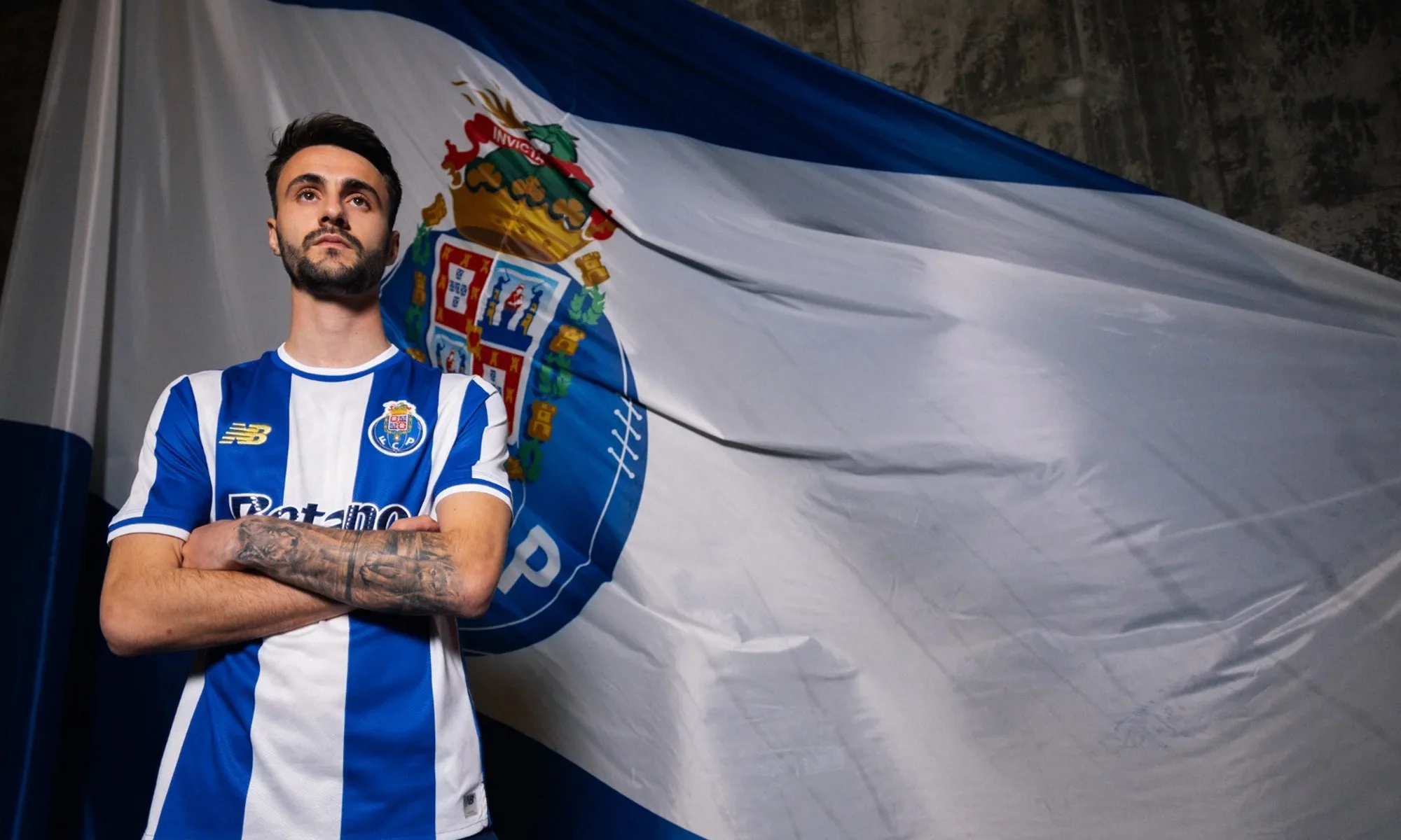 El FC Porto presenta sus camisetas 2025-2026: homenaje a la ciudad y diez años con New Balance
