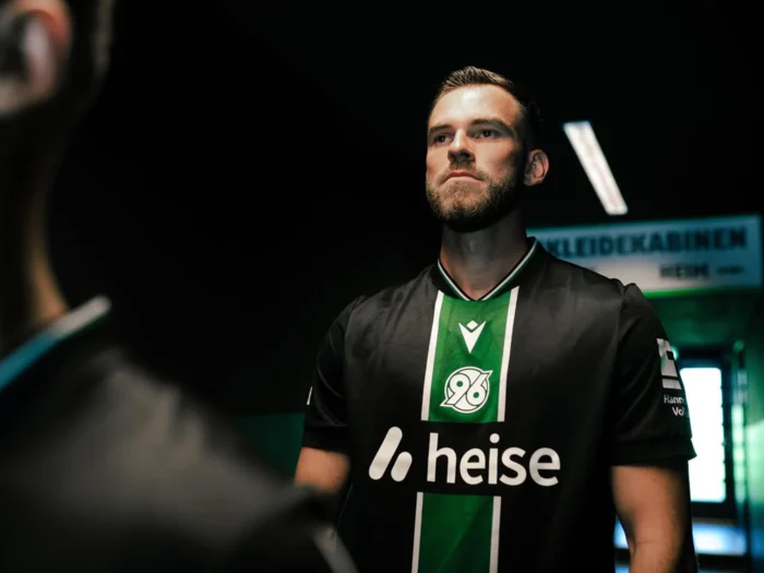 Hannover 96 vuelve al negro y verde con su camiseta visitante 2025-2026
