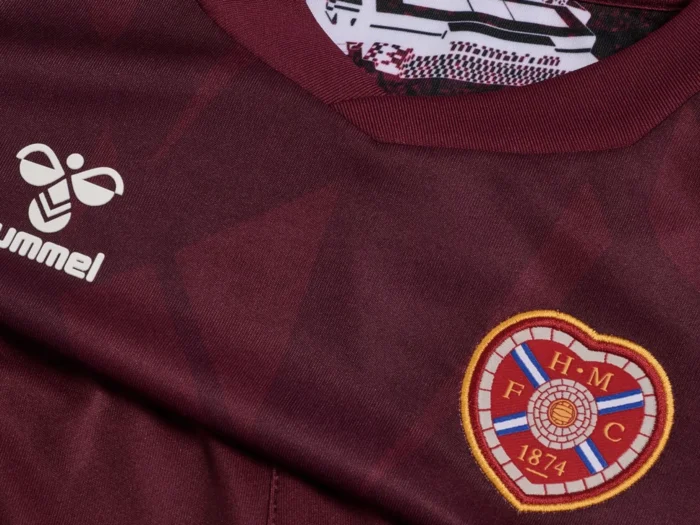 Estas son las camisetas del Heart of Midlothian 2025-2026 de Hummel