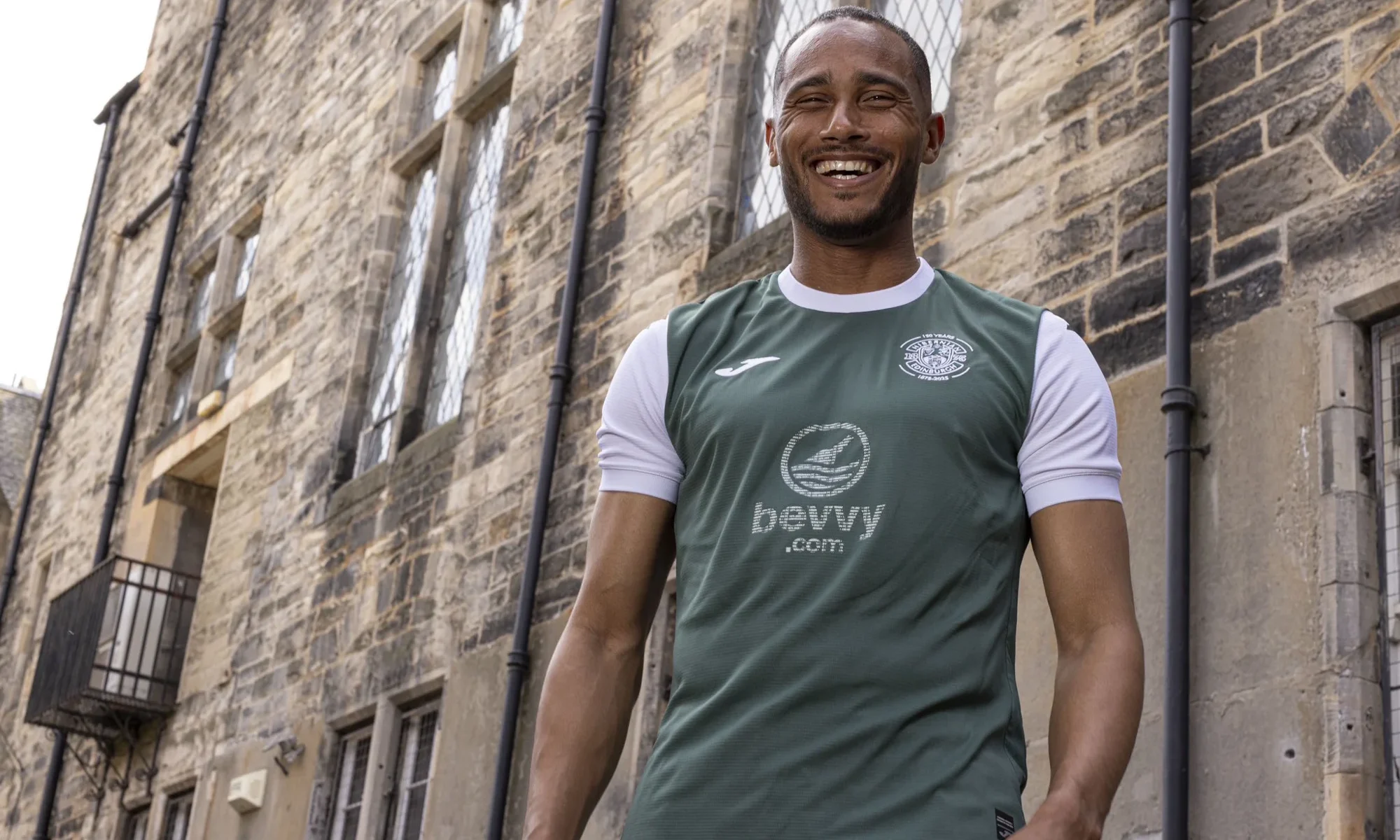 Hibernian celebra sus 150 años con una camiseta 2025-2026 de aire retro