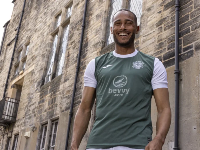 Hibernian celebra sus 150 años con una camiseta 2025-2026 de aire retro