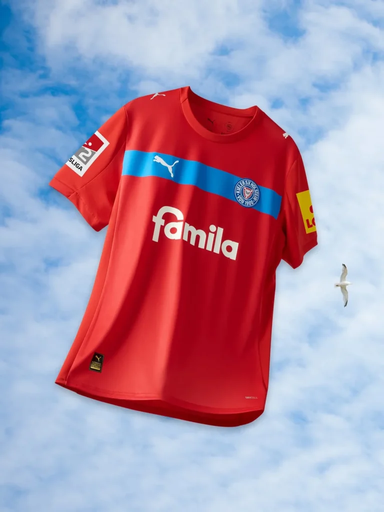 Holstein Kiel celebra sus 125 años con camisetas 2025-2026 que dibujan el fiordo de Kiel