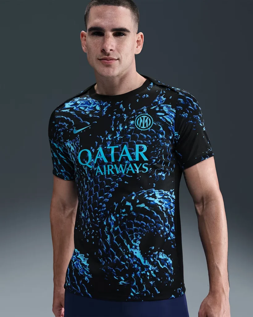 La camiseta de calentamiento del Inter de Milán 2025-2026 luce piel de serpiente