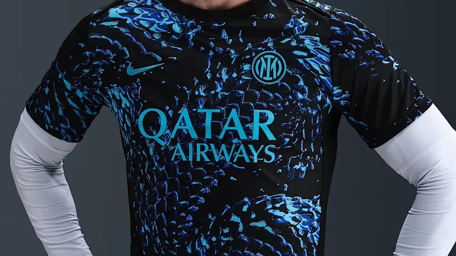 La camiseta de calentamiento del Inter de Milán 2025-2026 luce piel de serpiente