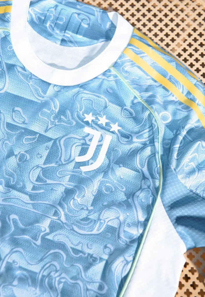 La Juventus mira al mar: aguamarina y amarillo limón para su camiseta visitante