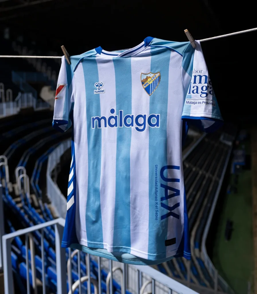 Málaga CF presenta sus camisetas 2025-2026 inspiradas en los años 70 y 80