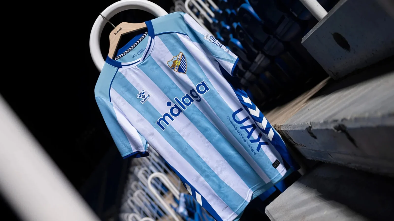 Málaga CF presenta sus camisetas 2025-2026 inspiradas en los años 70 y 80