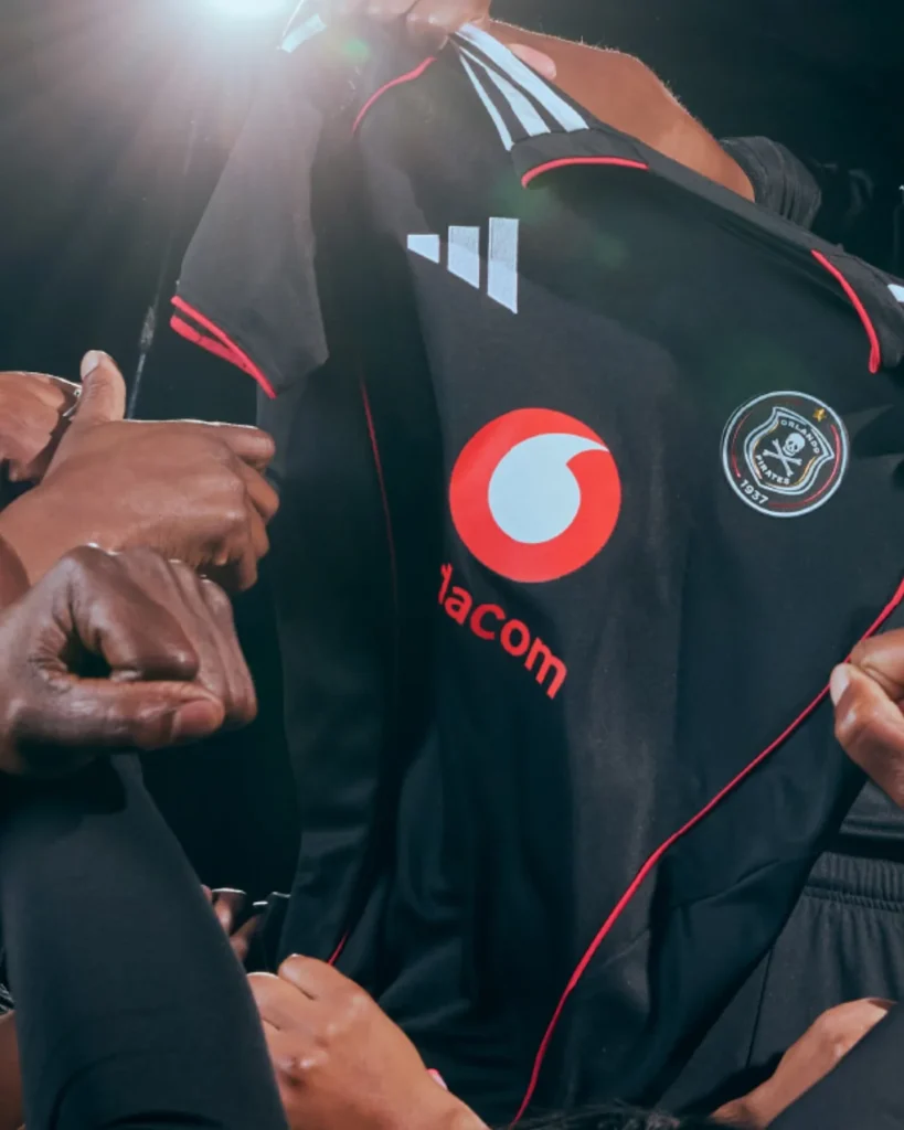 Orlando Pirates presenta sus camisetas adidas 2025-2026 con guiño a las Orlando Towers