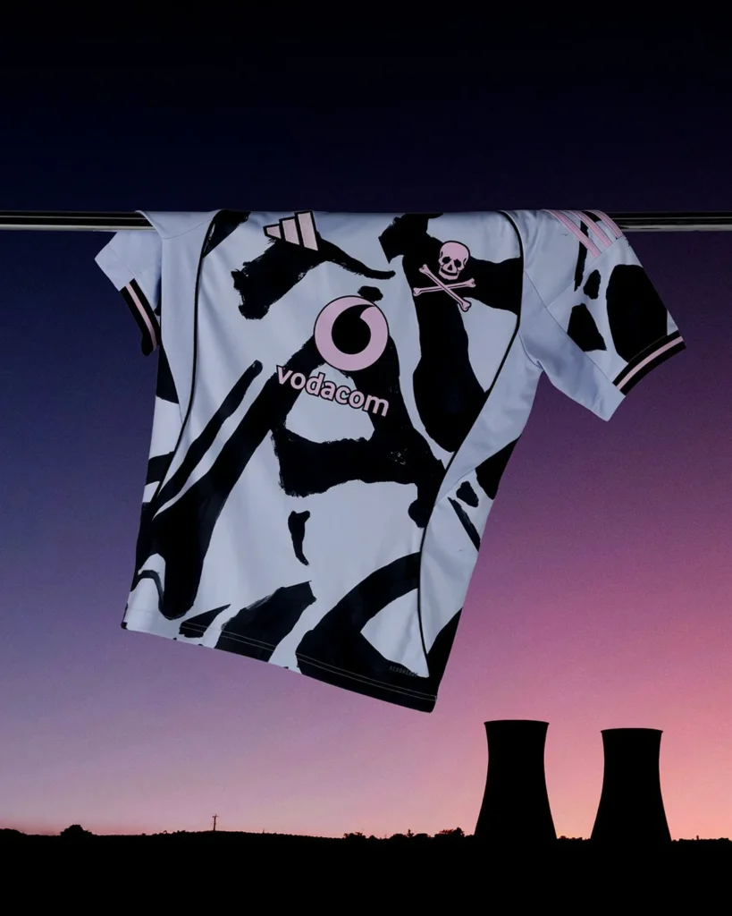 Orlando Pirates presenta sus camisetas adidas 2025-2026 con guiño a las Orlando Towers