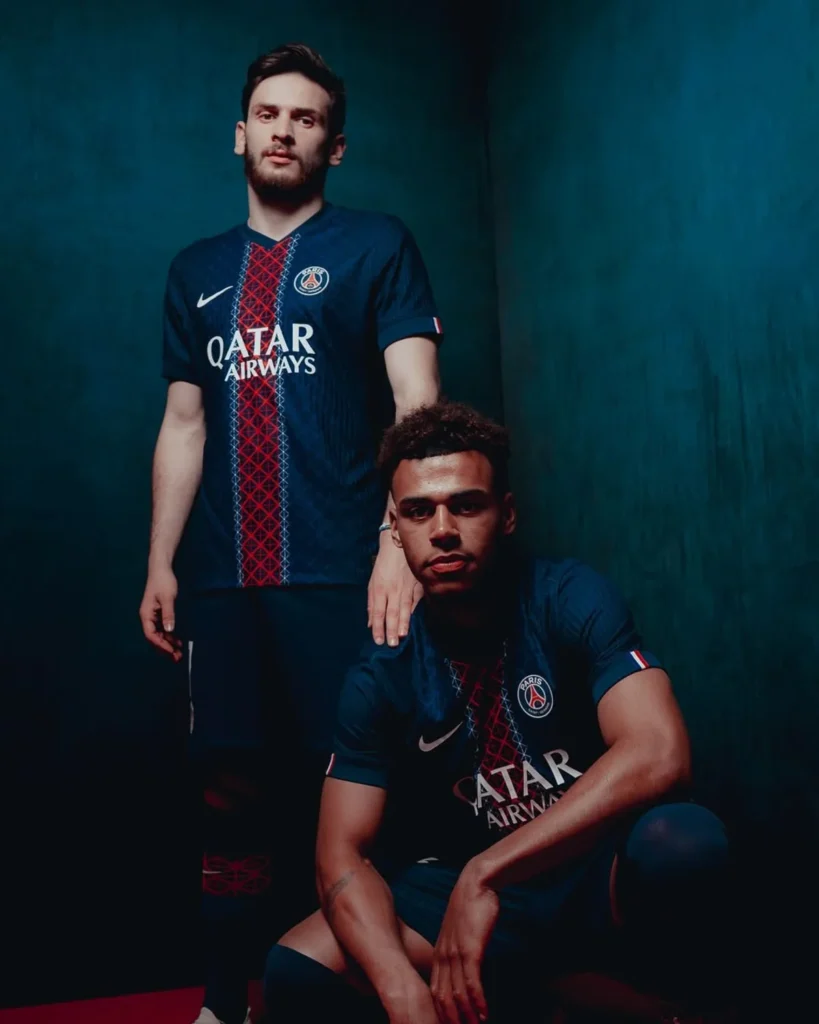 El PSG une la raya Hechter y la Torre Eiffel en su nueva camiseta local