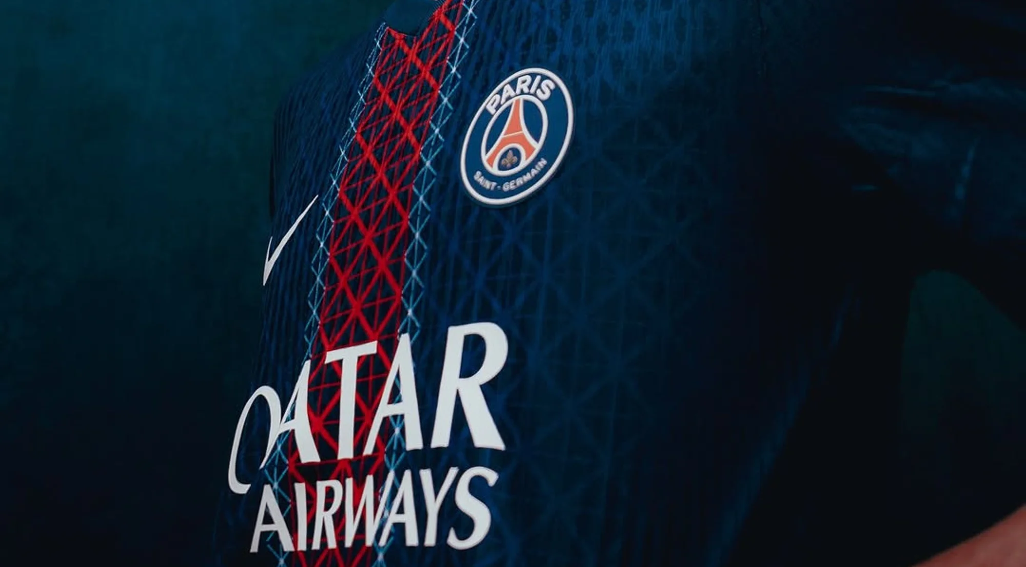 El PSG une la raya Hechter y la Torre Eiffel en su nueva camiseta local