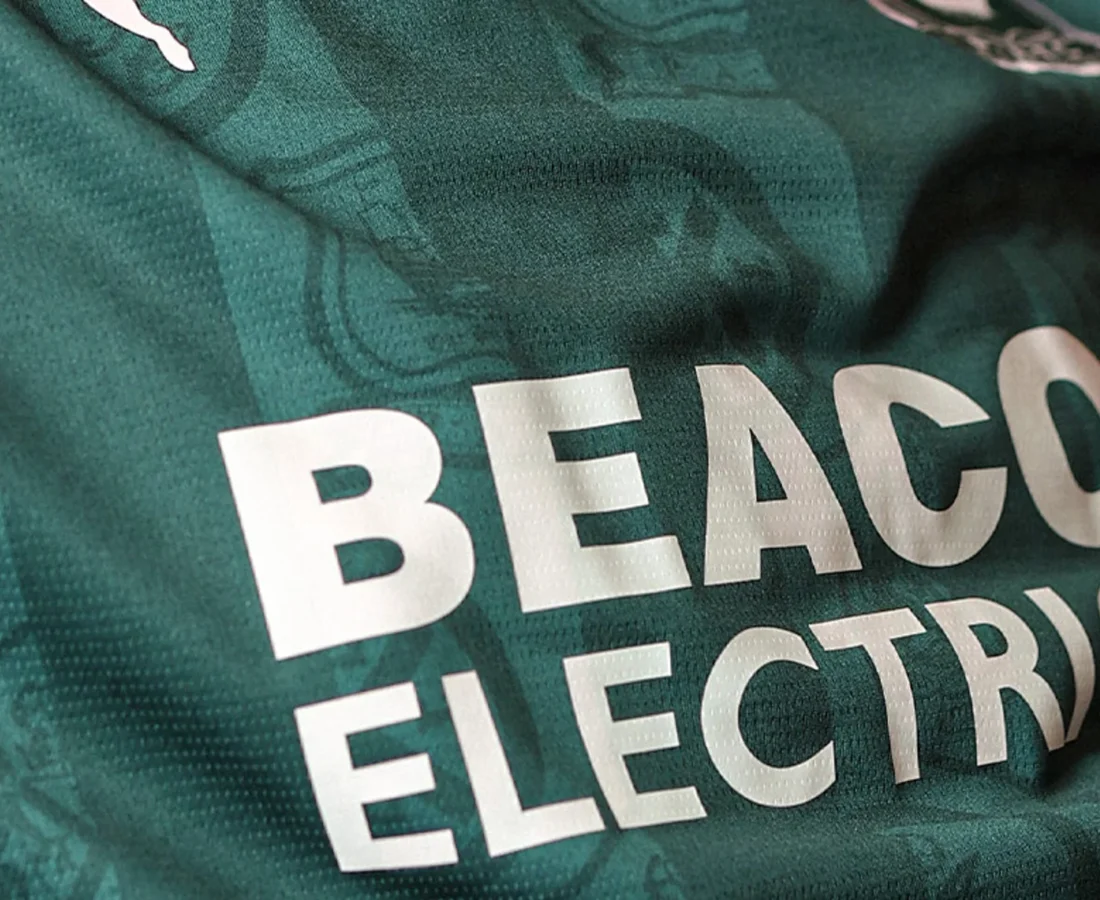 Plymouth Argyle presenta sus camisetas 2025-2026 con Puma y un patrón de escudos históricos