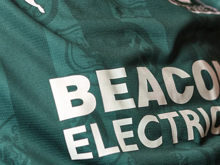 Plymouth Argyle presenta sus camisetas 2025-2026 con Puma y un patrón de escudos históricos