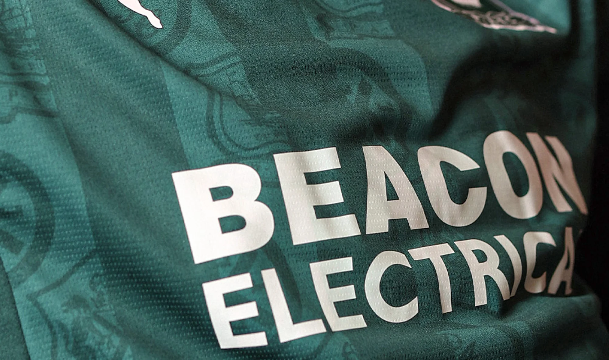 Plymouth Argyle presenta sus camisetas 2025-2026 con Puma y un patrón de escudos históricos