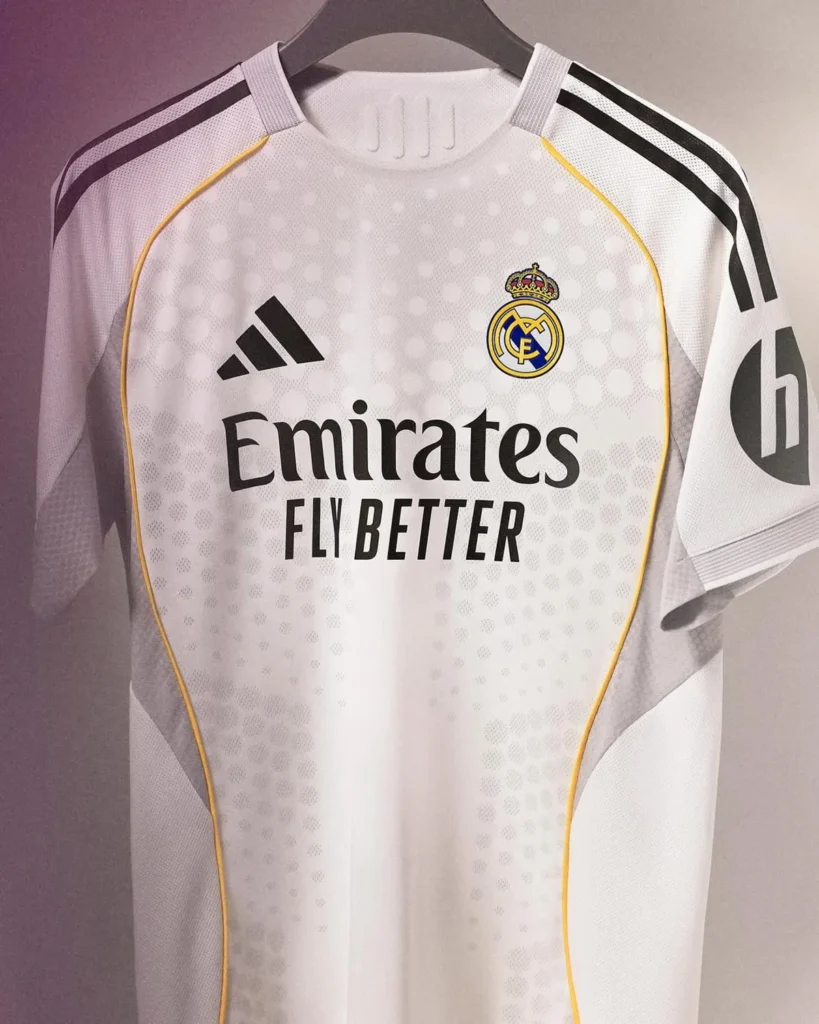 La camiseta local del Real Madrid 2025-2026 celebra la historia del Santiago Bernabéu