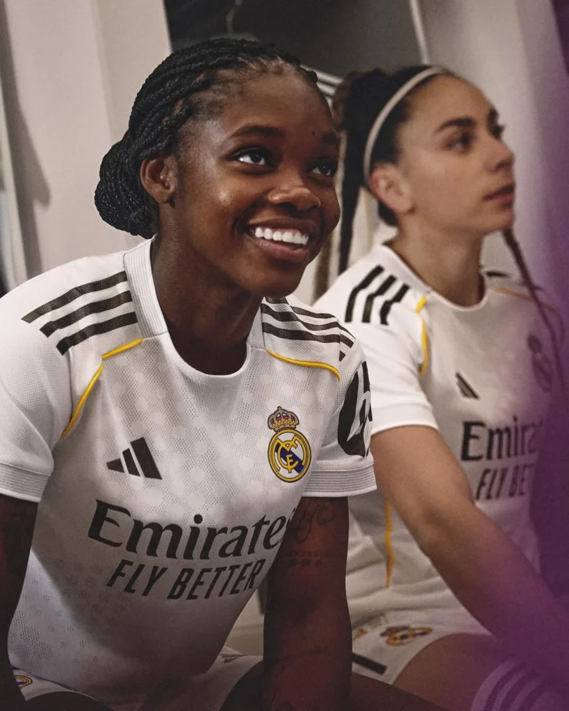 La camiseta local del Real Madrid 2025-2026 celebra la historia del Santiago Bernabéu