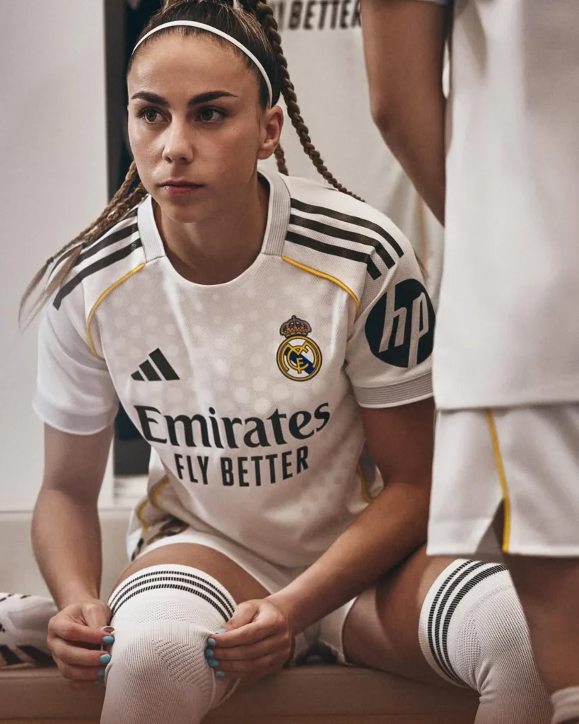 La camiseta local del Real Madrid 2025-2026 celebra la historia del Santiago Bernabéu