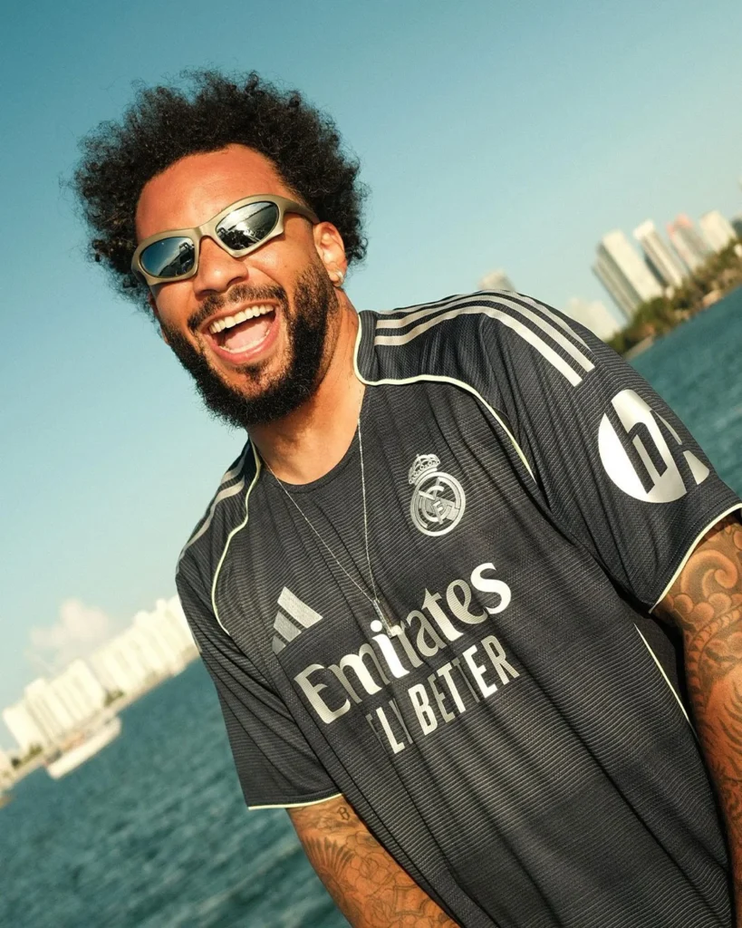 El efecto muaré marca la camiseta suplente del Real Madrid 2025-2026