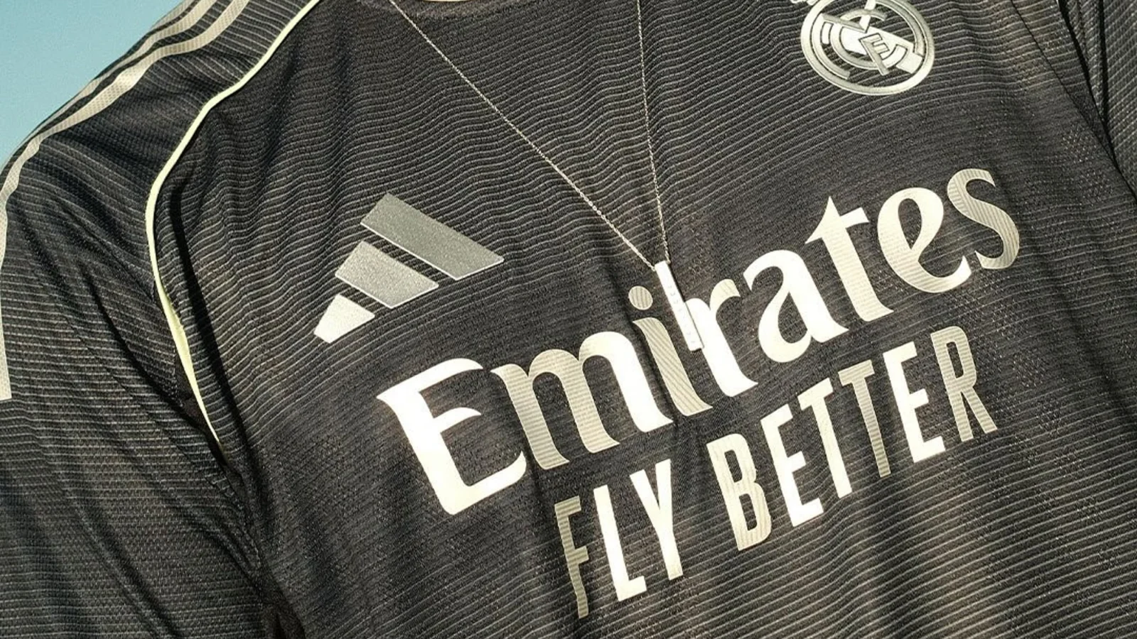 El efecto muaré marca la camiseta suplente del Real Madrid 2025-2026