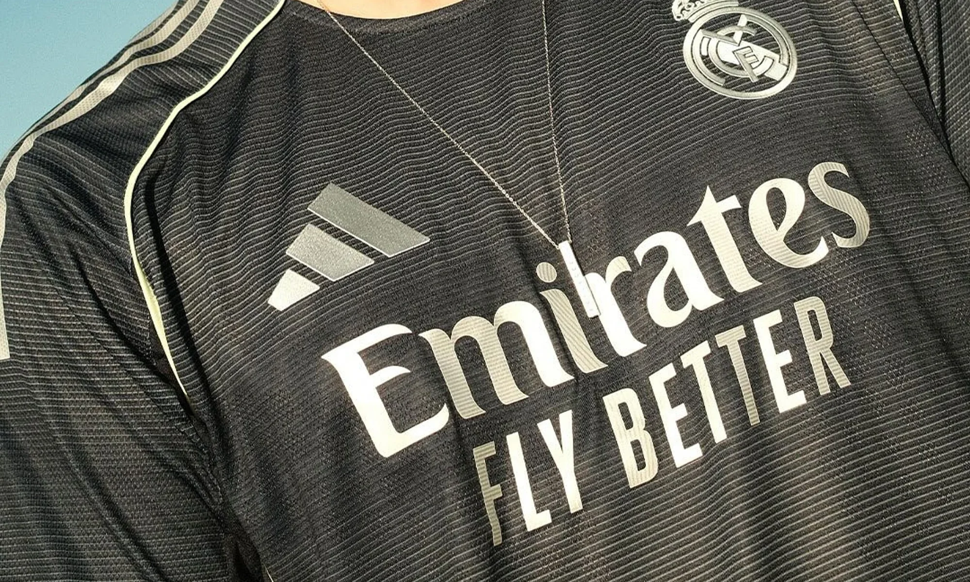 El efecto muaré marca la camiseta suplente del Real Madrid 2025-2026