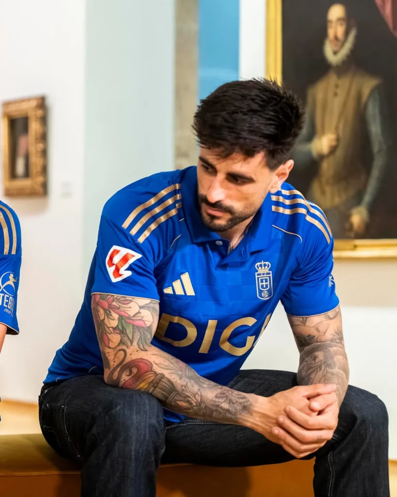Las camisetas del Real Oviedo 2025-2026 celebran el centenario del club