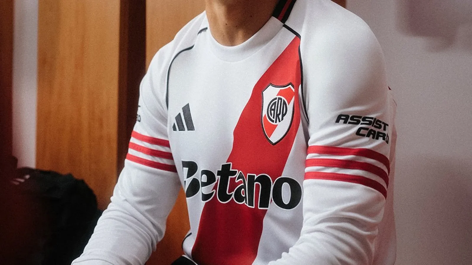Las camisetas de River Plate 2025-2026 evocan dos títulos históricos