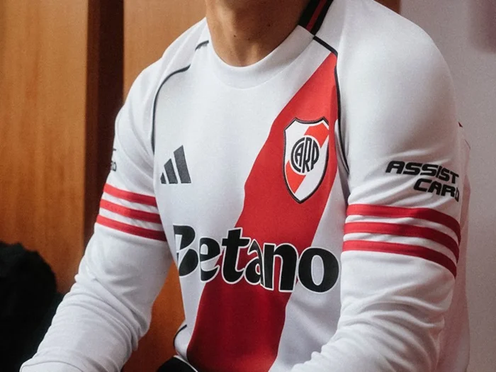 Las camisetas de River Plate 2025-2026 evocan dos títulos históricos