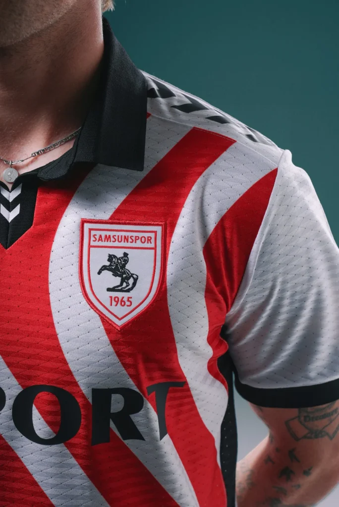 Samsunspor presenta sus camisetas 2025-2026 con olas rojas y blancas