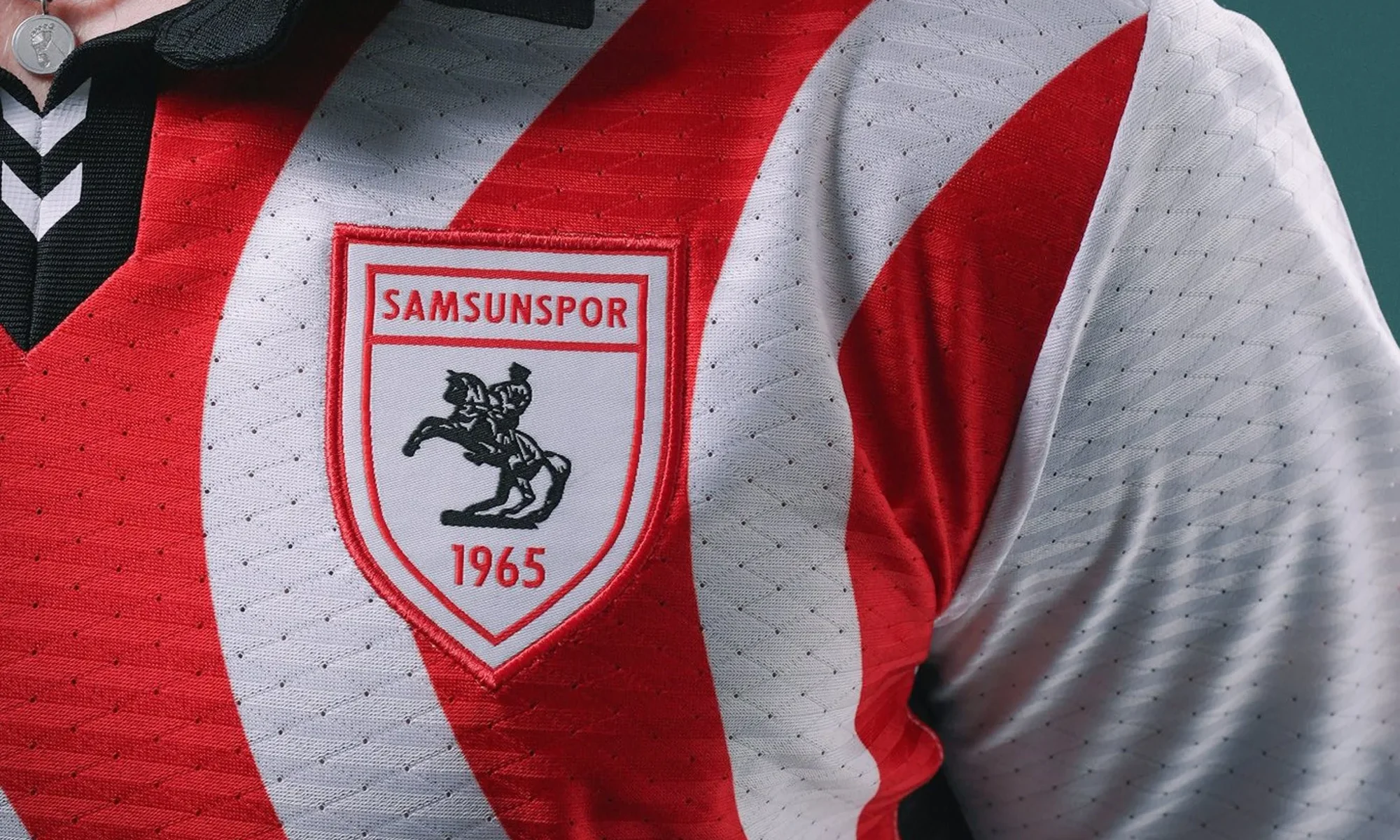 Samsunspor presenta sus camisetas 2025-2026 con olas rojas y blancas