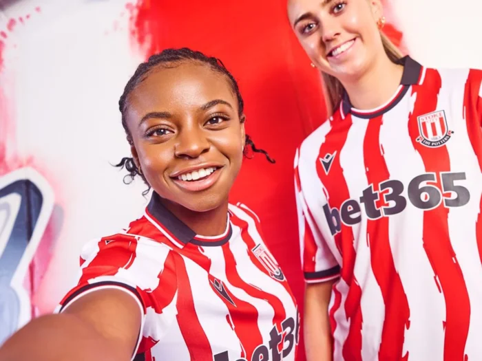 Camisetas del Stoke City 2025-2026: una combinación de arte y estilo retro