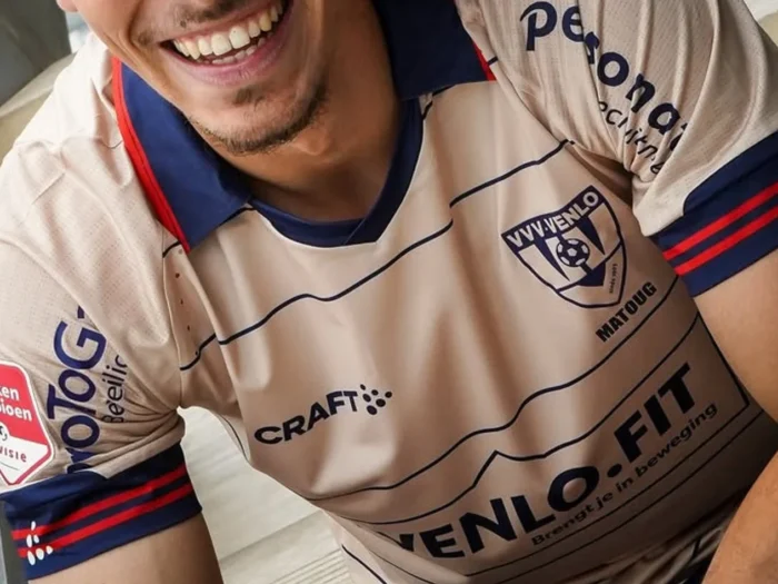 VVV Venlo presenta su camiseta visitante 2025-2026 beige con los colores de la ciudad