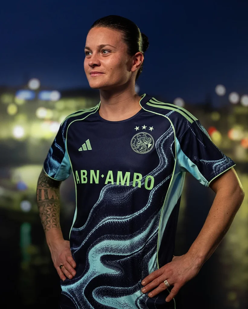 Segunda camiseta del Ajax 2025-2026: homenaje a Ámsterdam y a su cantera