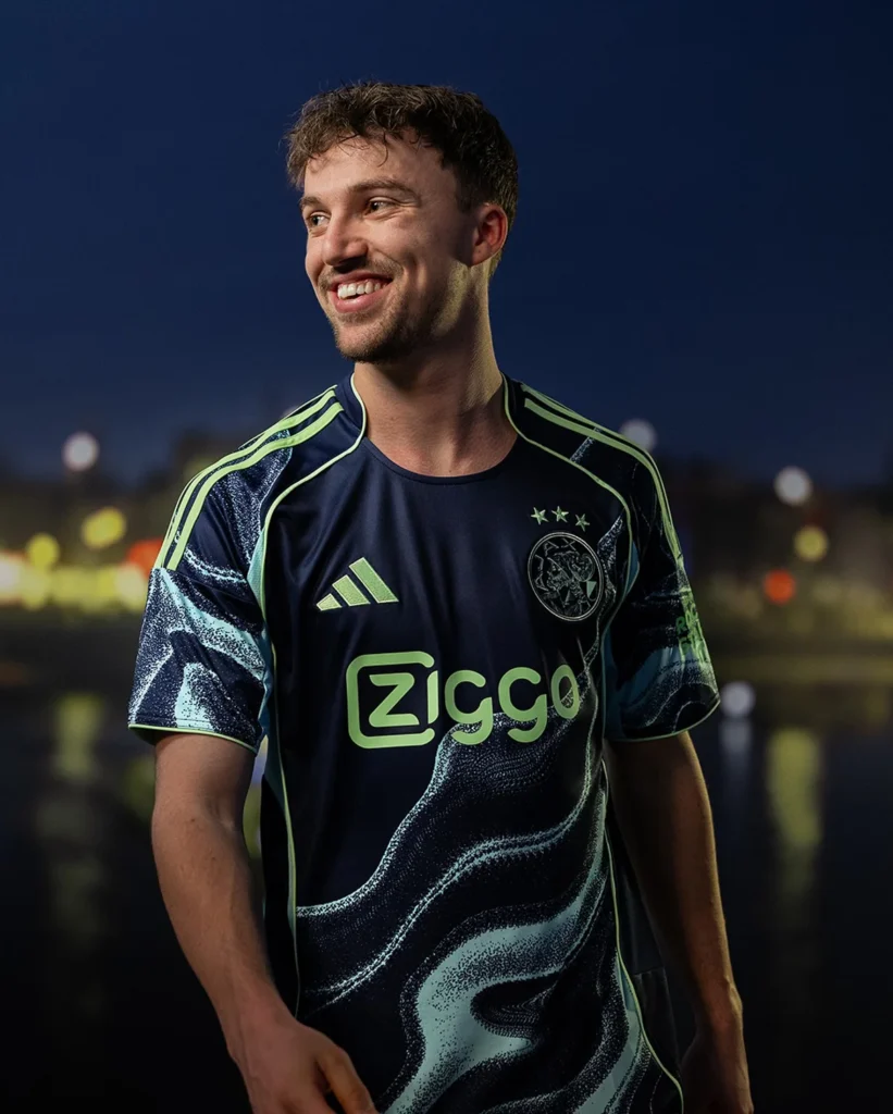 Segunda camiseta del Ajax 2025-2026: homenaje a Ámsterdam y a su cantera