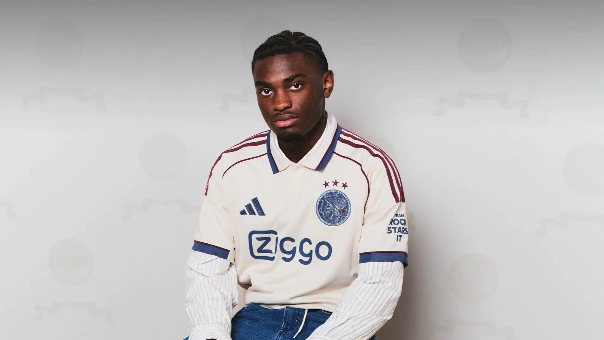 Tercera camiseta del Ajax 2025-2026, inspirada en el documento más antiguo de Ámsterdam