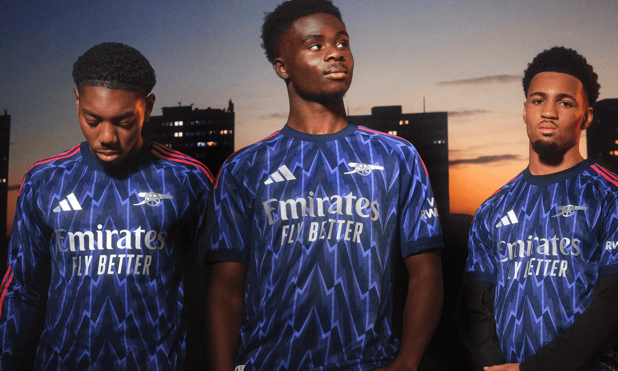 Arsenal presenta su camiseta visitante 2025-2026, un viaje a los rayos de los años 90