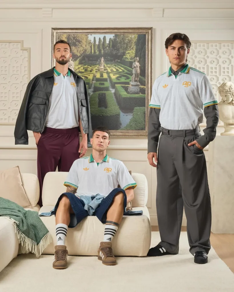 Tercera camiseta de la AS Roma 2025-2026, inspirada en los jardines de Roma