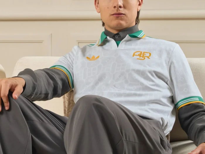 Tercera camiseta de la AS Roma 2025-2026, inspirada en los jardines de Roma