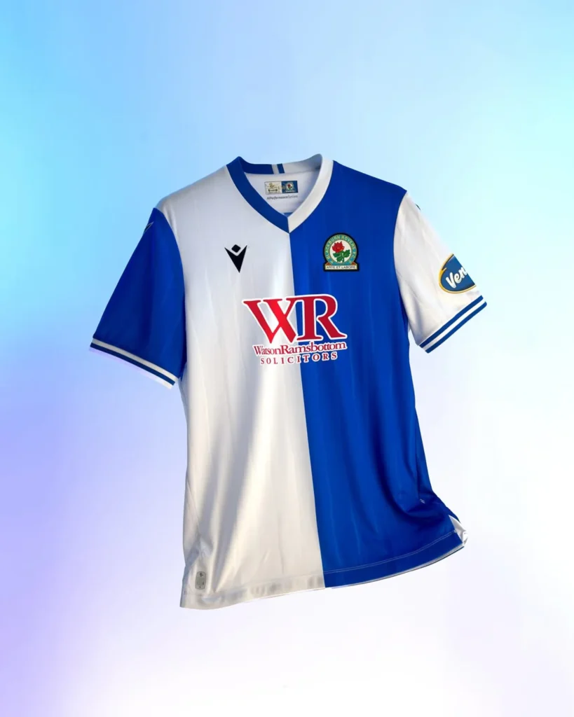 Blackburn Rovers presenta sus camisetas 2025-2026 en honor a su 150 aniversario